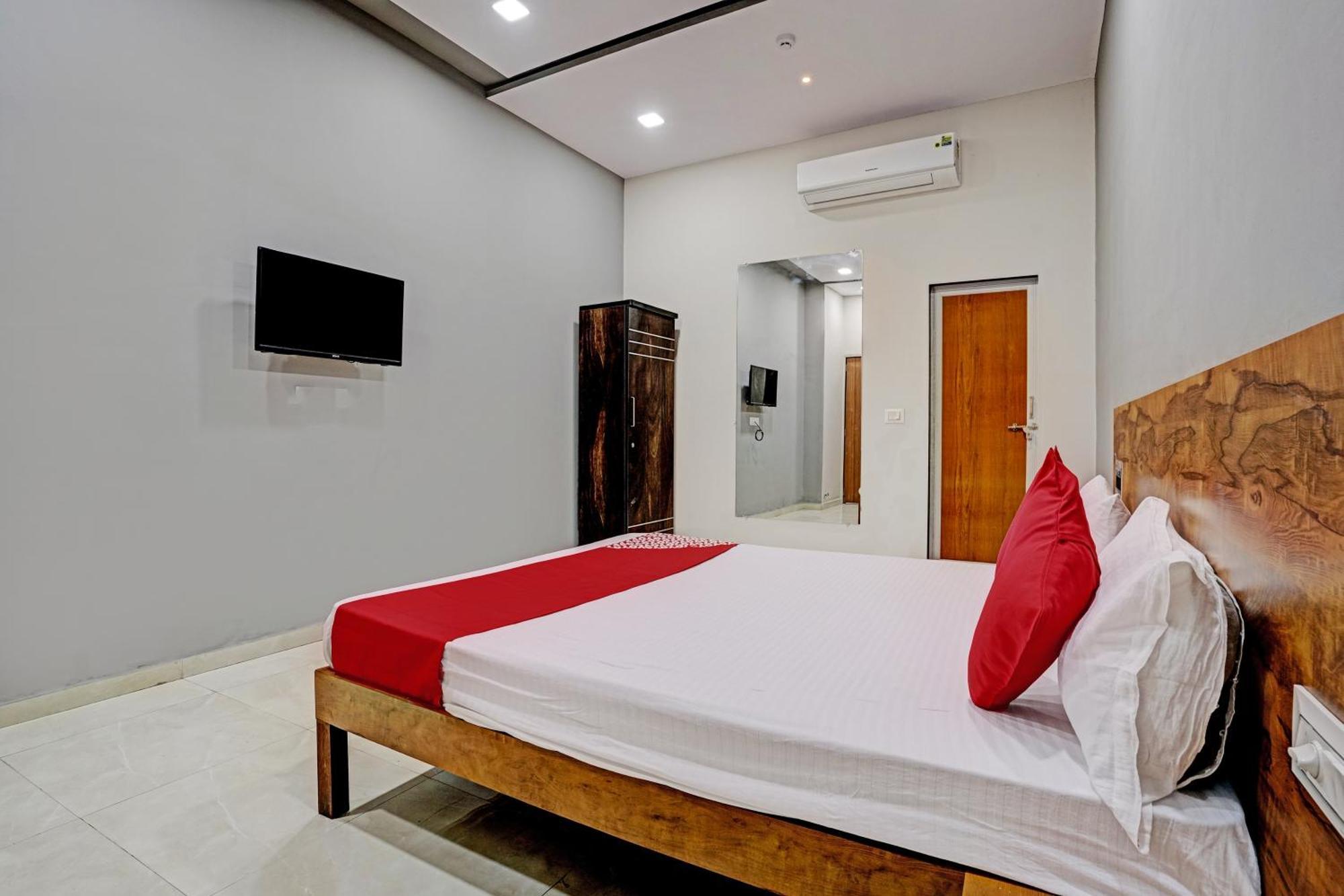 Oyo Flagship Hotel 9 Surate Exterior foto