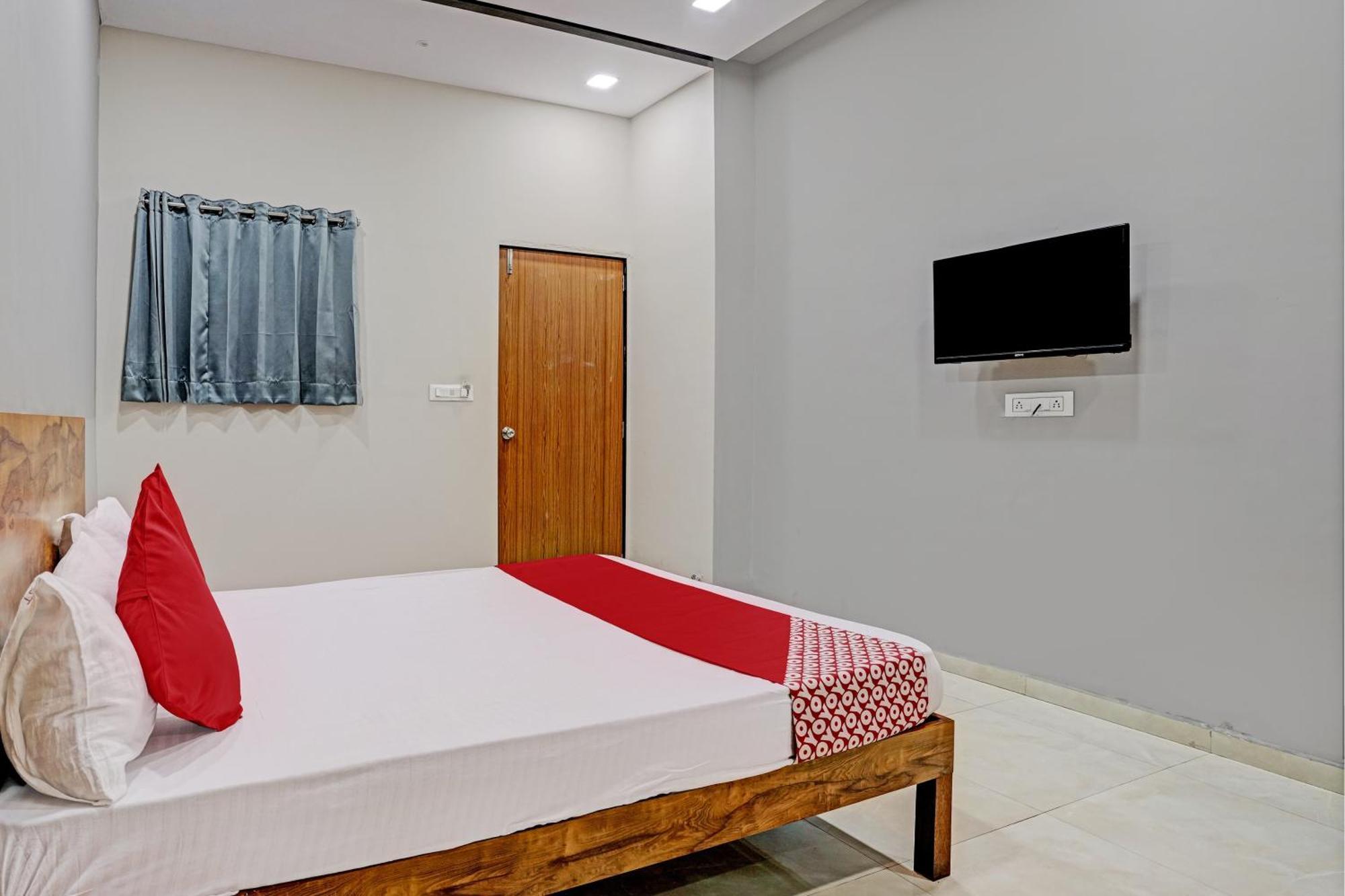 Oyo Flagship Hotel 9 Surate Exterior foto