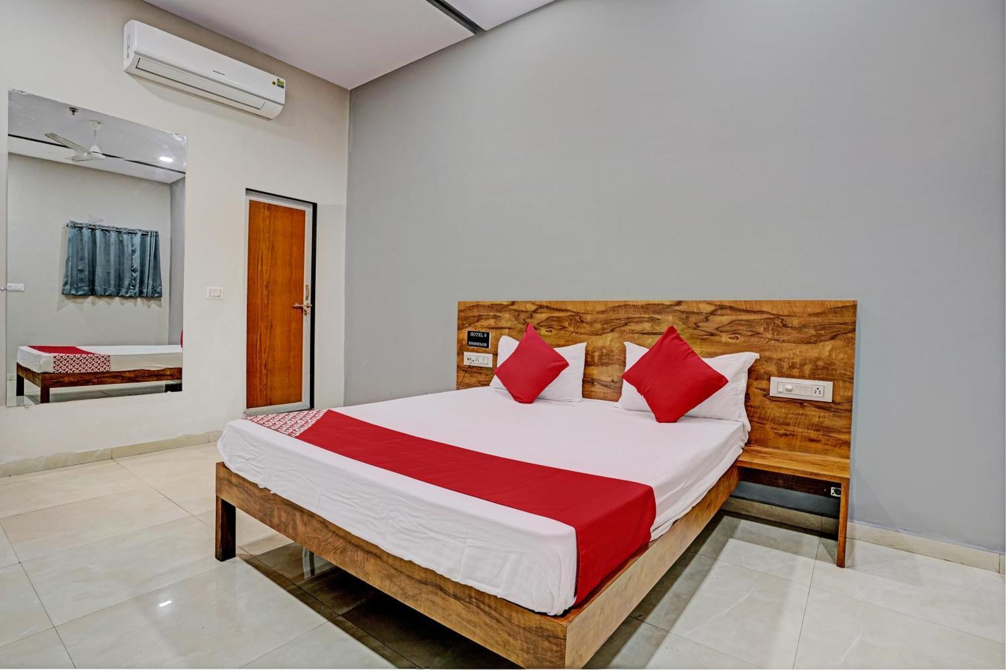 Oyo Flagship Hotel 9 Surate Exterior foto