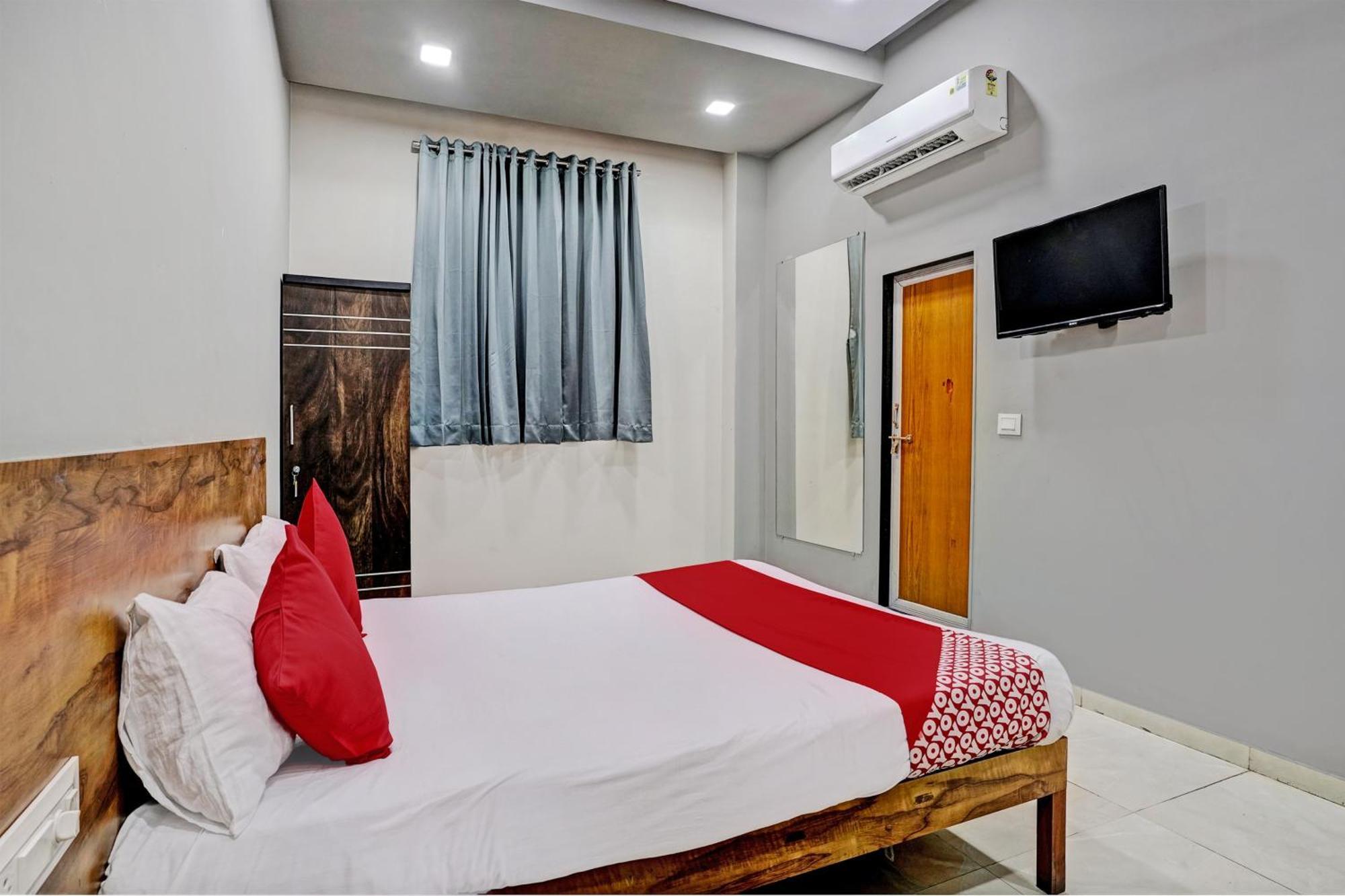 Oyo Flagship Hotel 9 Surate Exterior foto